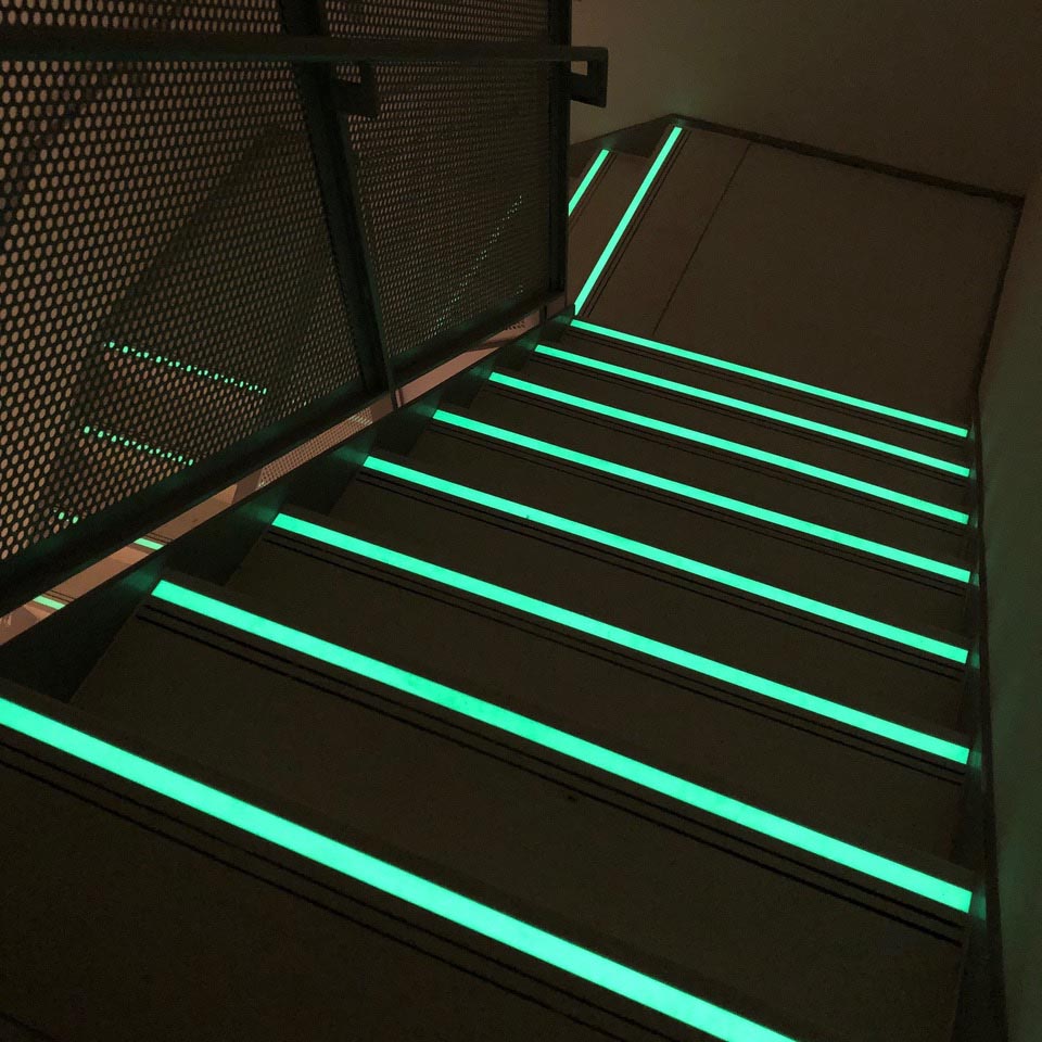 Moise-Safra-Jewish-Community-Center-Glow-stairwell-2.jpg